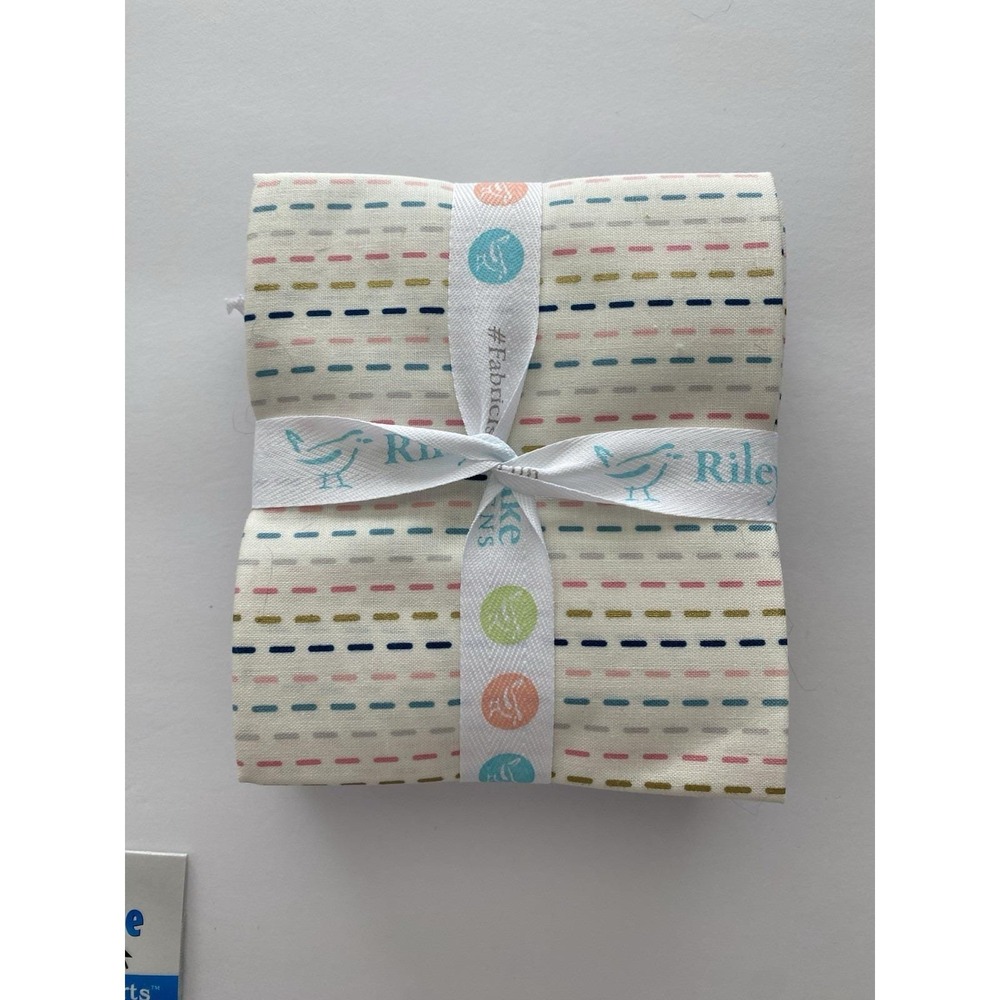 Sew Sampler Box Items, Riley Blake Designs, New In Package July 2019 Quilt Kit - Picture 3 of 5